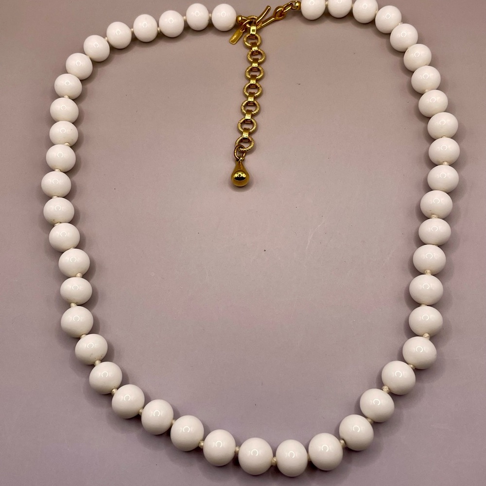 Vintage Monet white glass bead choker necklace. 16 inches with 2 inch extender - Picture 3 of 5